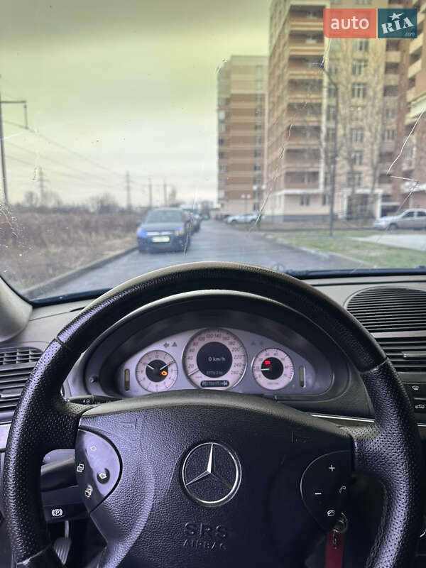 Седан Mercedes-Benz E-Class 2003 в Вышгороде
