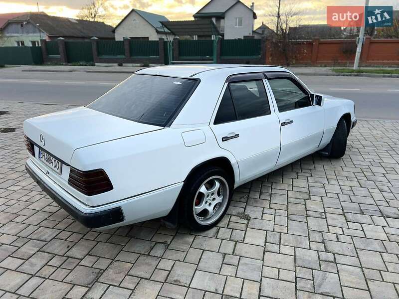 Седан Mercedes-Benz E-Class 1986 в Ізмаїлі