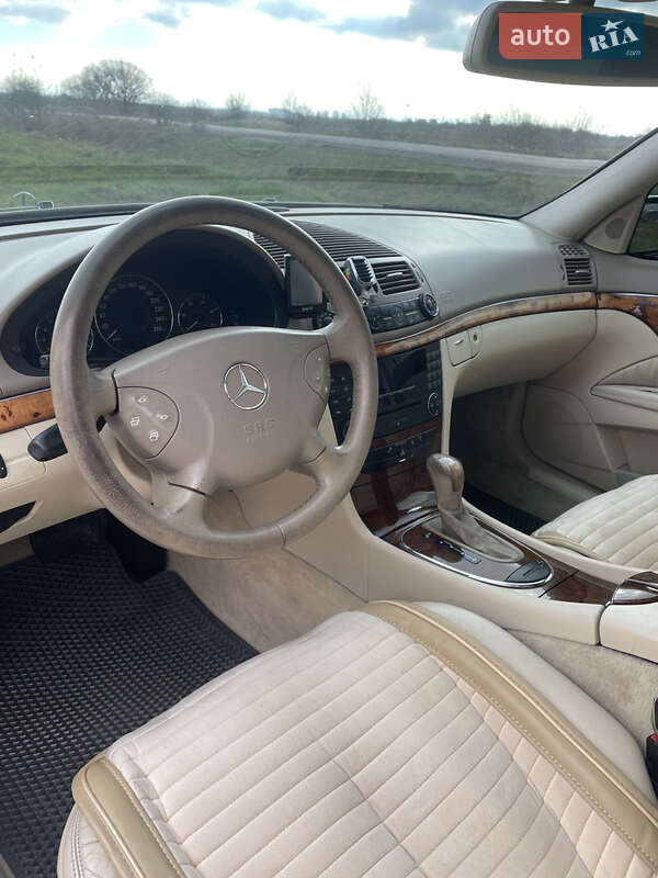 Седан Mercedes-Benz E-Class 2004 в Буську