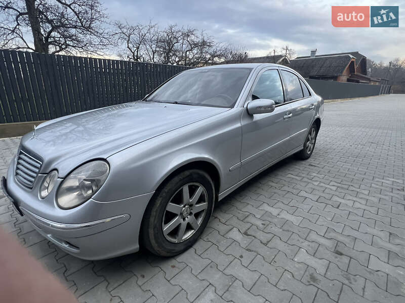 Седан Mercedes-Benz E-Class 2005 в Косове