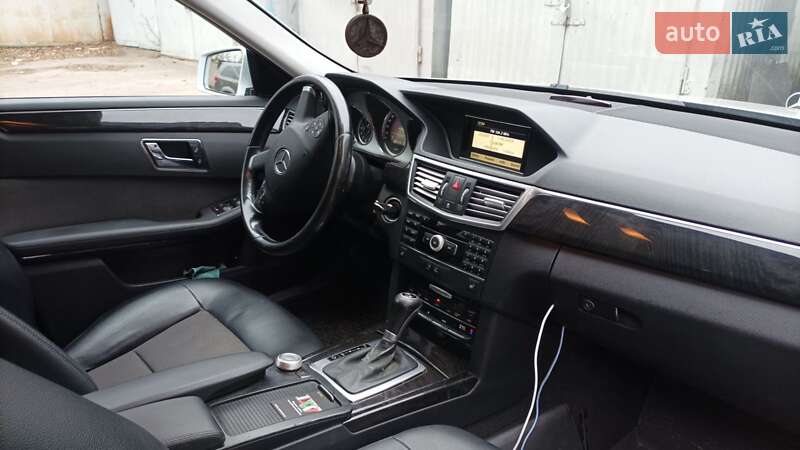 Седан Mercedes-Benz E-Class 2010 в Одесі