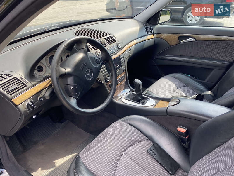 Седан Mercedes-Benz E-Class 2004 в Косове