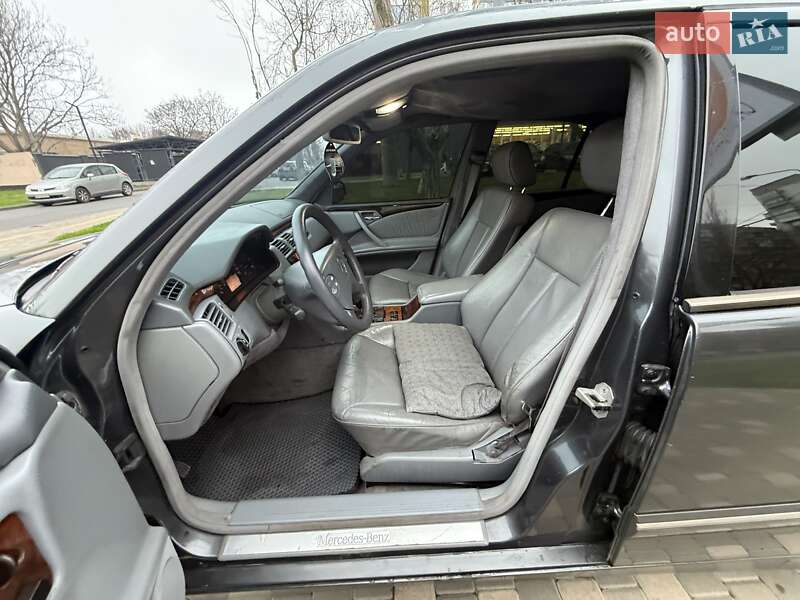 Седан Mercedes-Benz E-Class 2000 в Одессе