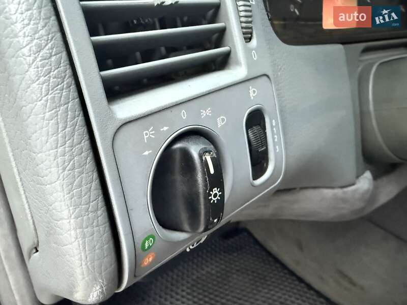 Седан Mercedes-Benz E-Class 2000 в Одессе