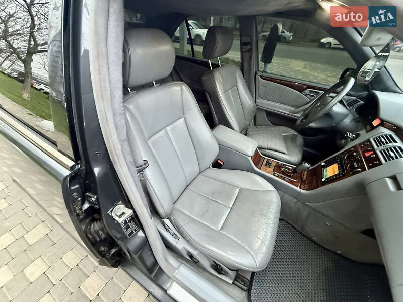 Седан Mercedes-Benz E-Class 2000 в Одессе