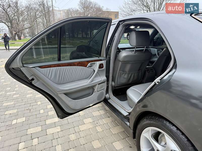Седан Mercedes-Benz E-Class 2000 в Одессе