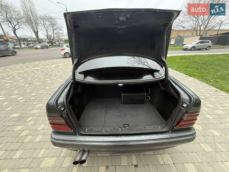 Седан Mercedes-Benz E-Class 2000 в Одессе