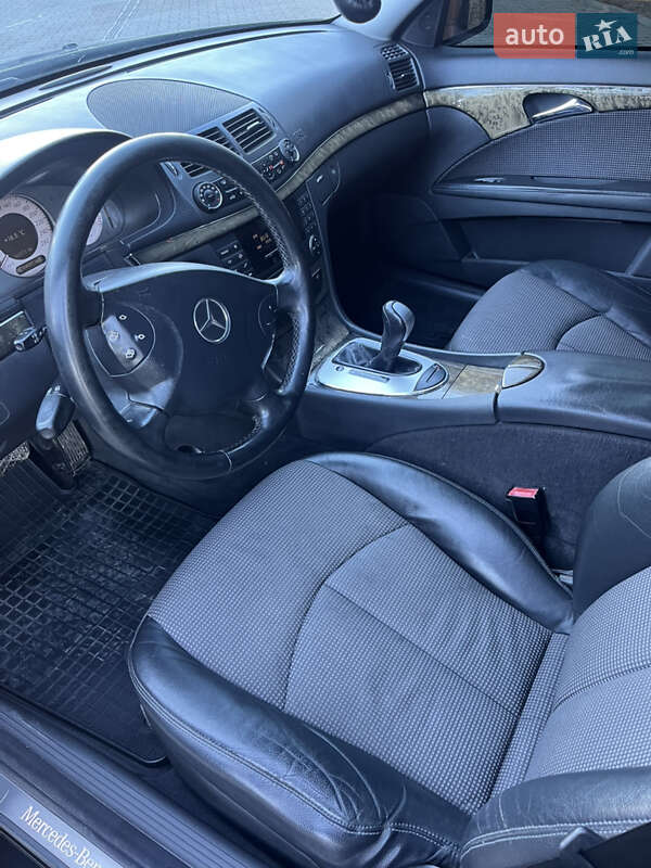 Седан Mercedes-Benz E-Class 2004 в Надвірній фото 17 Седан Mercedes-Benz E-Class 2004 в Надвірній