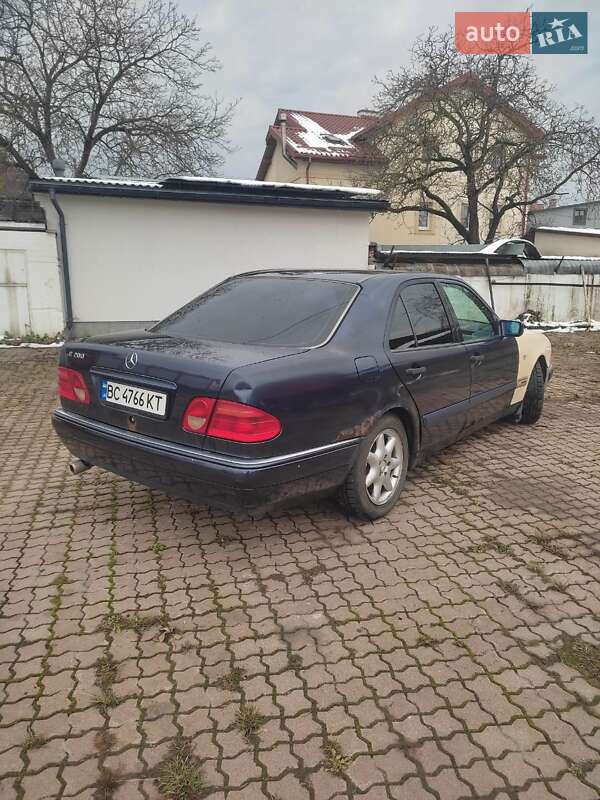 Седан Mercedes-Benz E-Class 1997 в Львове
