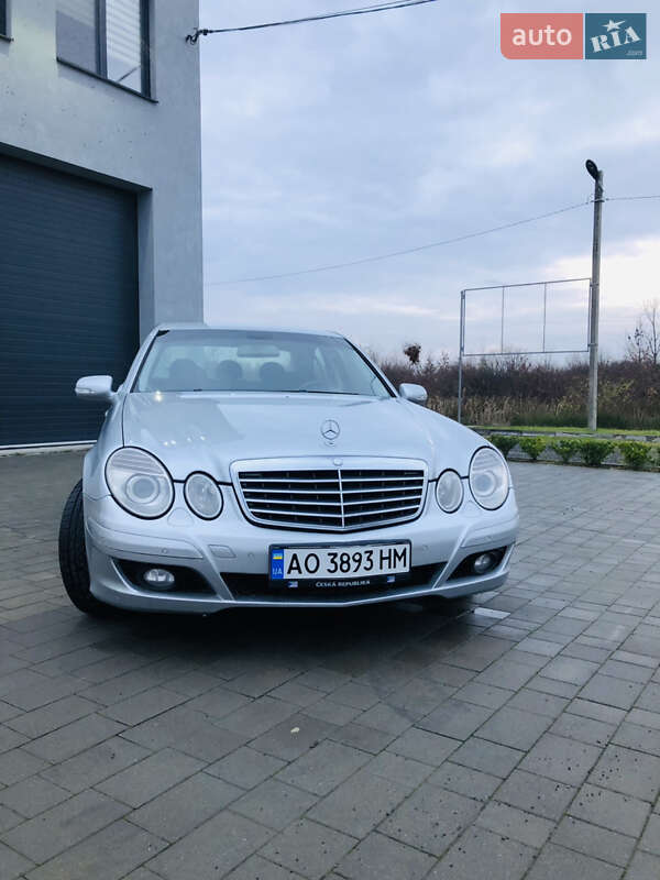 Седан Mercedes-Benz E-Class 2006 в Виноградові