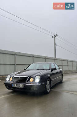 Седан Mercedes-Benz E-Class 2001 в Львове