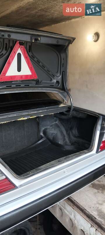 Седан Mercedes-Benz E-Class 1988 в Тернополі фото 36 Седан Mercedes-Benz E-Class 1988 в Тернополі