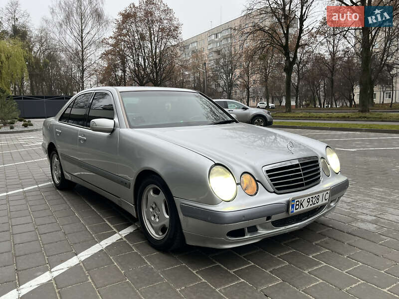 Седан Mercedes-Benz E-Class 2001 в Ровно