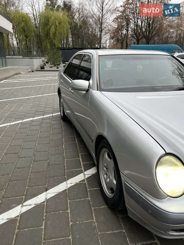 Седан Mercedes-Benz E-Class 2001 в Ровно