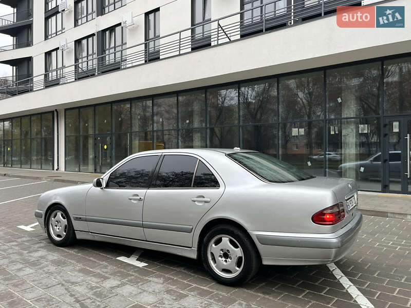 Седан Mercedes-Benz E-Class 2001 в Ровно