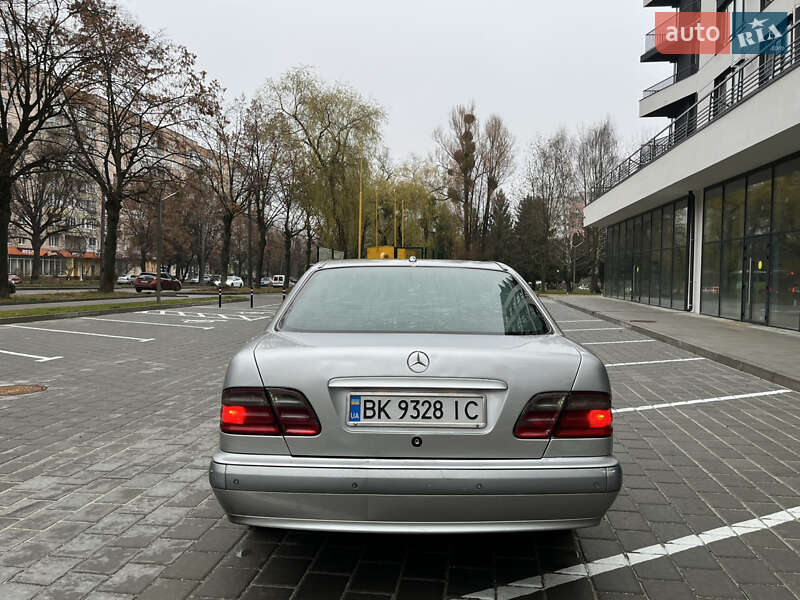 Седан Mercedes-Benz E-Class 2001 в Ровно