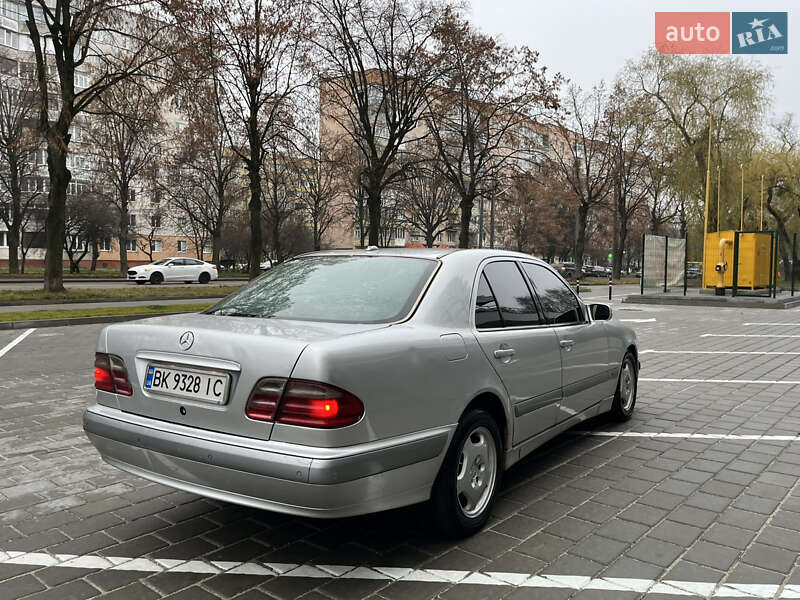 Седан Mercedes-Benz E-Class 2001 в Ровно