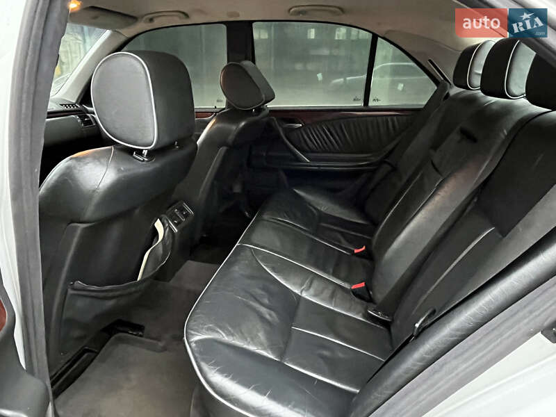 Седан Mercedes-Benz E-Class 2001 в Ровно
