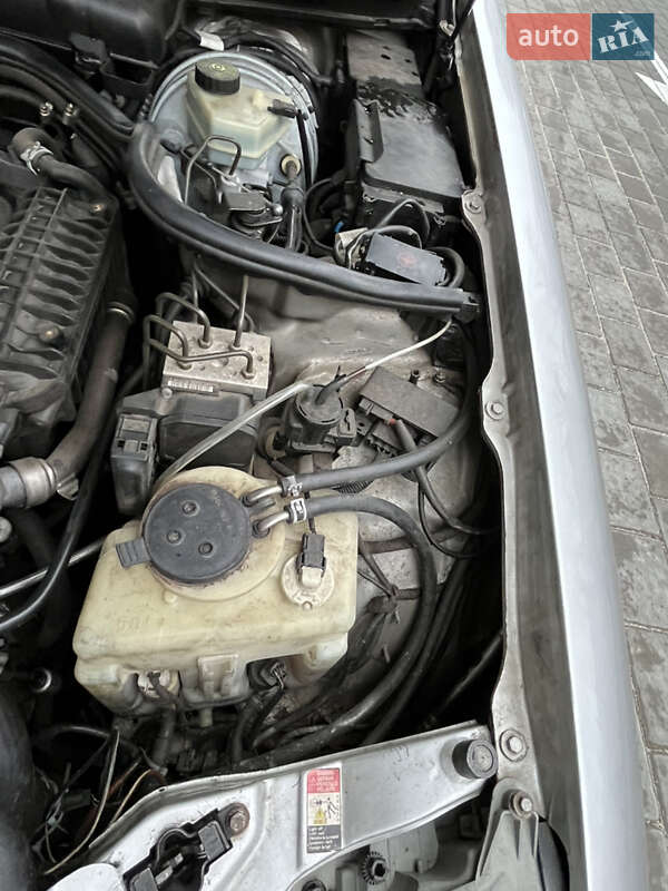 Седан Mercedes-Benz E-Class 2001 в Ровно