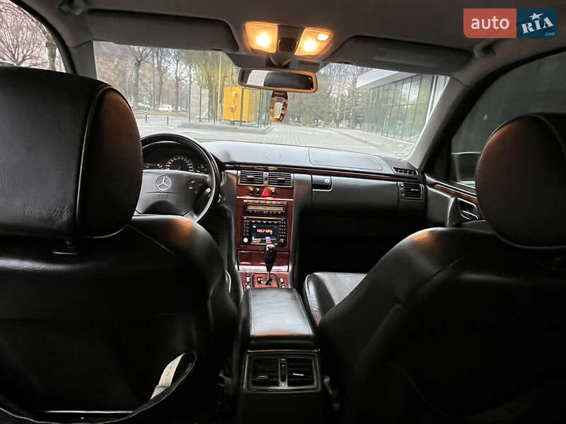 Седан Mercedes-Benz E-Class 2001 в Ровно