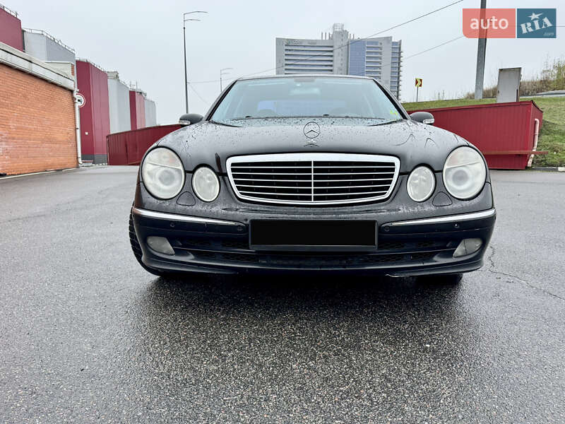 Седан Mercedes-Benz E-Class 2004 в Києві