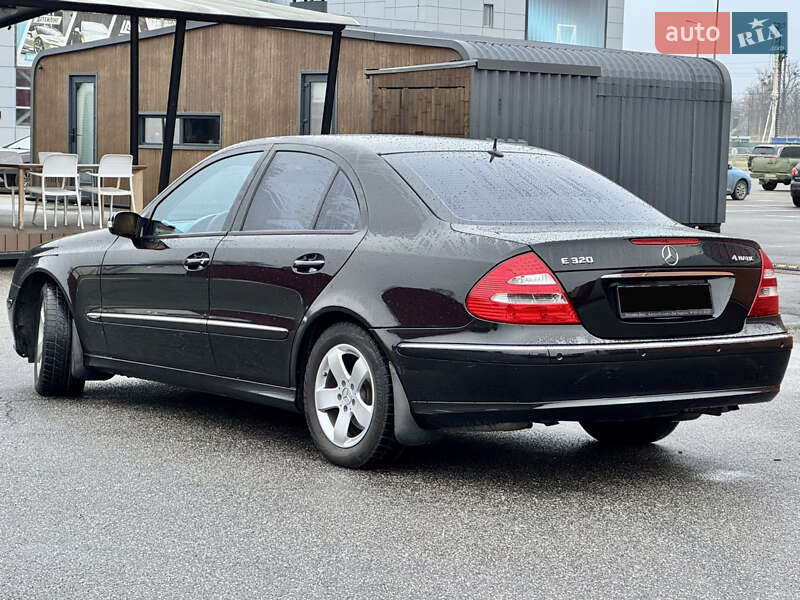 Седан Mercedes-Benz E-Class 2004 в Києві