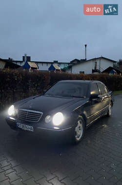 Седан Mercedes-Benz E-Class 2000 в Косове