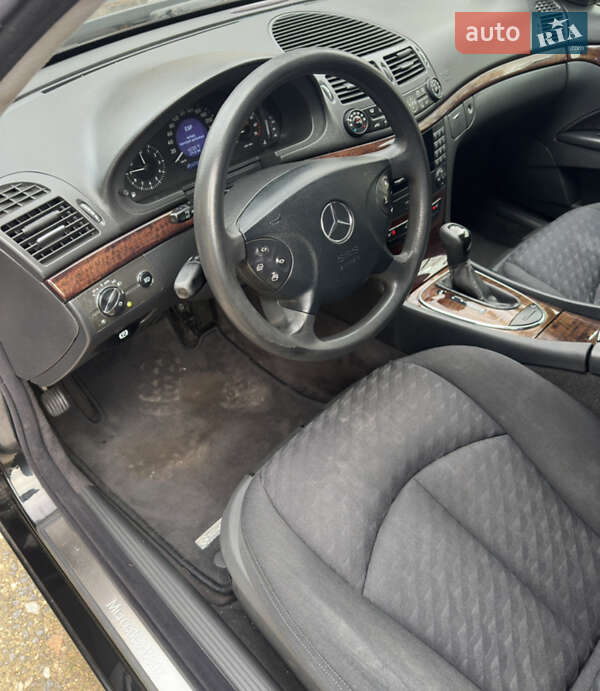 Седан Mercedes-Benz E-Class 2004 в Львове