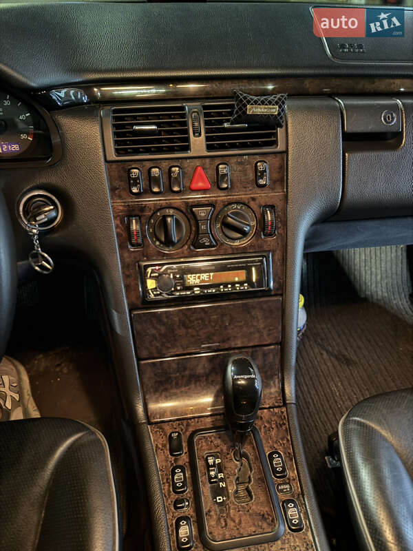 Седан Mercedes-Benz E-Class 2001 в Кривому Розі
