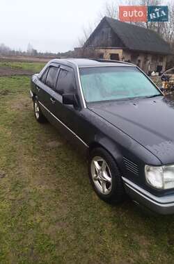 Седан Mercedes-Benz E-Class 1995 в Іванкові