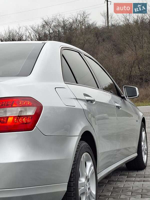 Седан Mercedes-Benz E-Class 2010 в Чернівцях