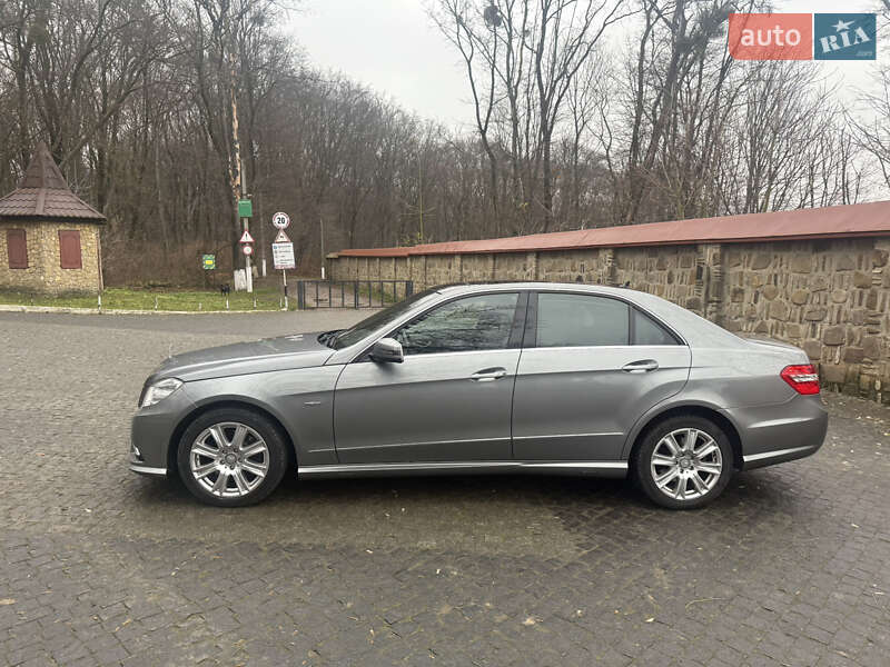 Седан Mercedes-Benz E-Class 2009 в Чернівцях