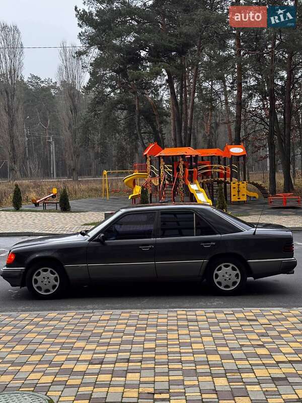 Седан Mercedes-Benz E-Class 1994 в Чернигове