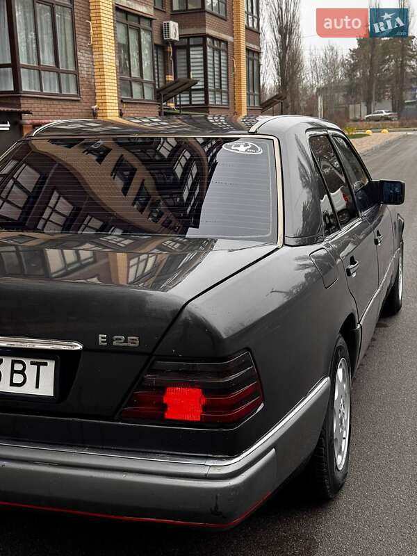 Седан Mercedes-Benz E-Class 1994 в Чернигове