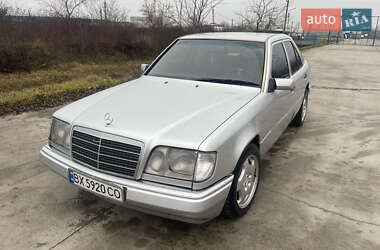 Седан Mercedes-Benz E-Class 1995 в Хотині