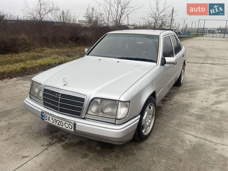 Mercedes-Benz E-Class 1995 Mercedes-Benz E-Class 1995