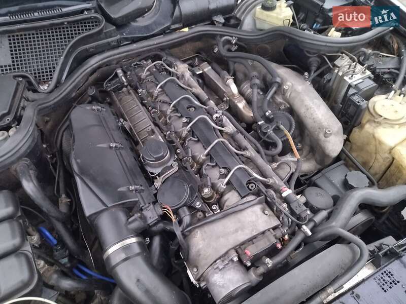 Седан Mercedes-Benz E-Class 2000 в Вараше