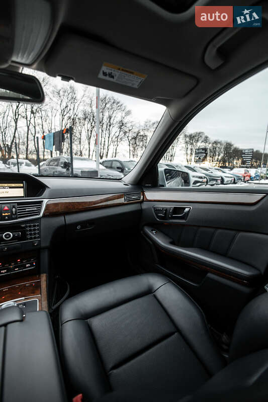 Седан Mercedes-Benz E-Class 2009 в Львове