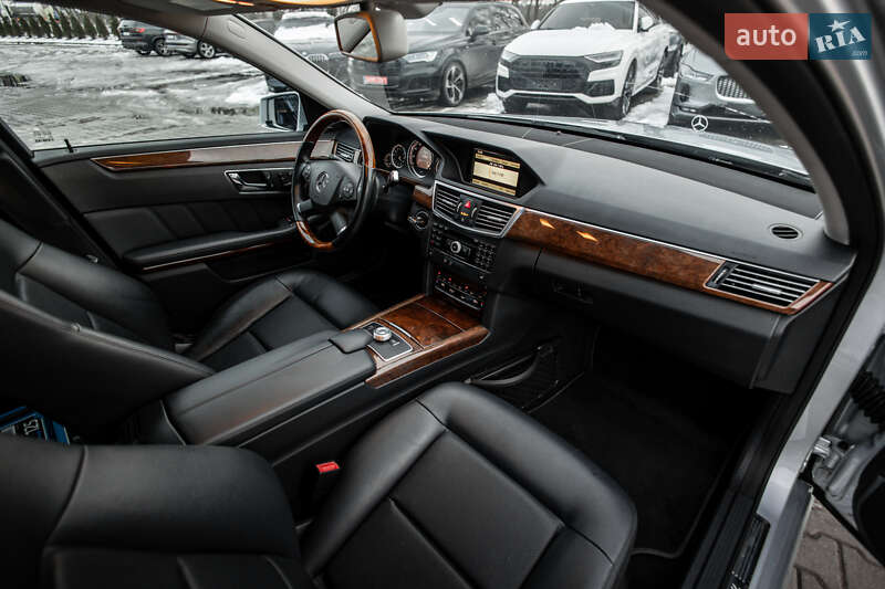 Седан Mercedes-Benz E-Class 2009 в Львове