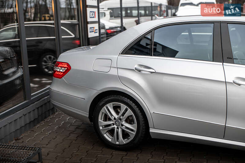 Седан Mercedes-Benz E-Class 2009 в Львове