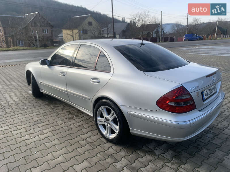 Седан Mercedes-Benz E-Class 2003 в Сваляве
