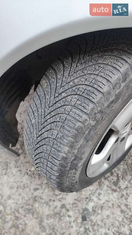 Седан Mercedes-Benz E-Class 2000 в Новояворовске