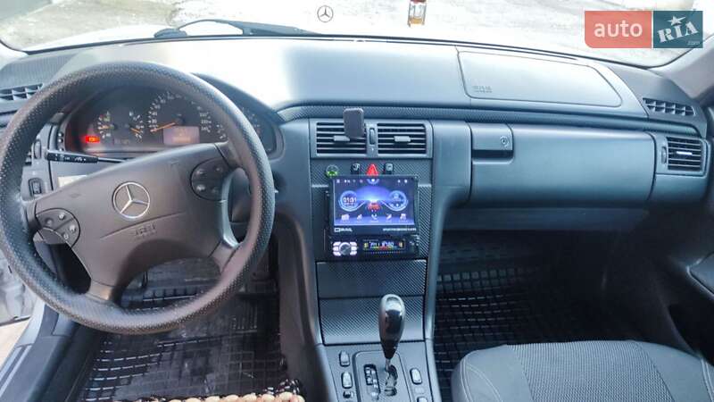 Седан Mercedes-Benz E-Class 2000 в Новояворовске
