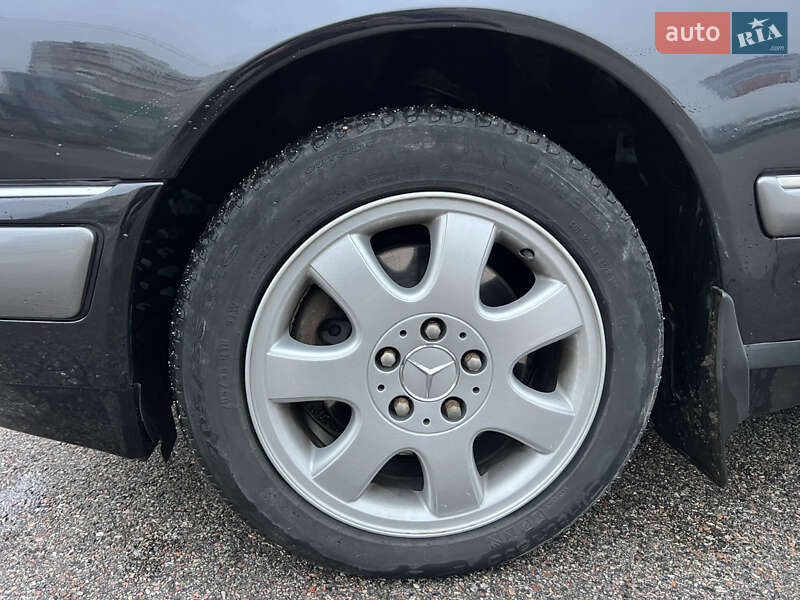 Седан Mercedes-Benz E-Class 1998 в Харькове