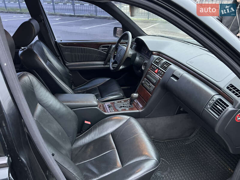 Седан Mercedes-Benz E-Class 1998 в Харькове