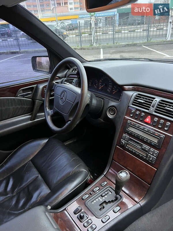 Седан Mercedes-Benz E-Class 1998 в Харькове