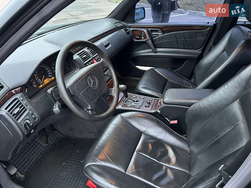 Седан Mercedes-Benz E-Class 1998 в Харькове