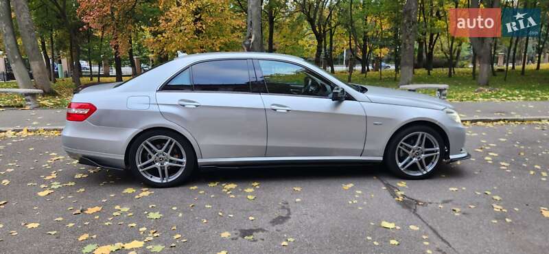 Седан Mercedes-Benz E-Class 2011 в Киеве