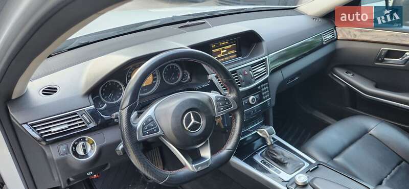 Седан Mercedes-Benz E-Class 2011 в Киеве