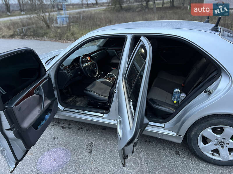 Седан Mercedes-Benz E-Class 2000 в Сокирянах